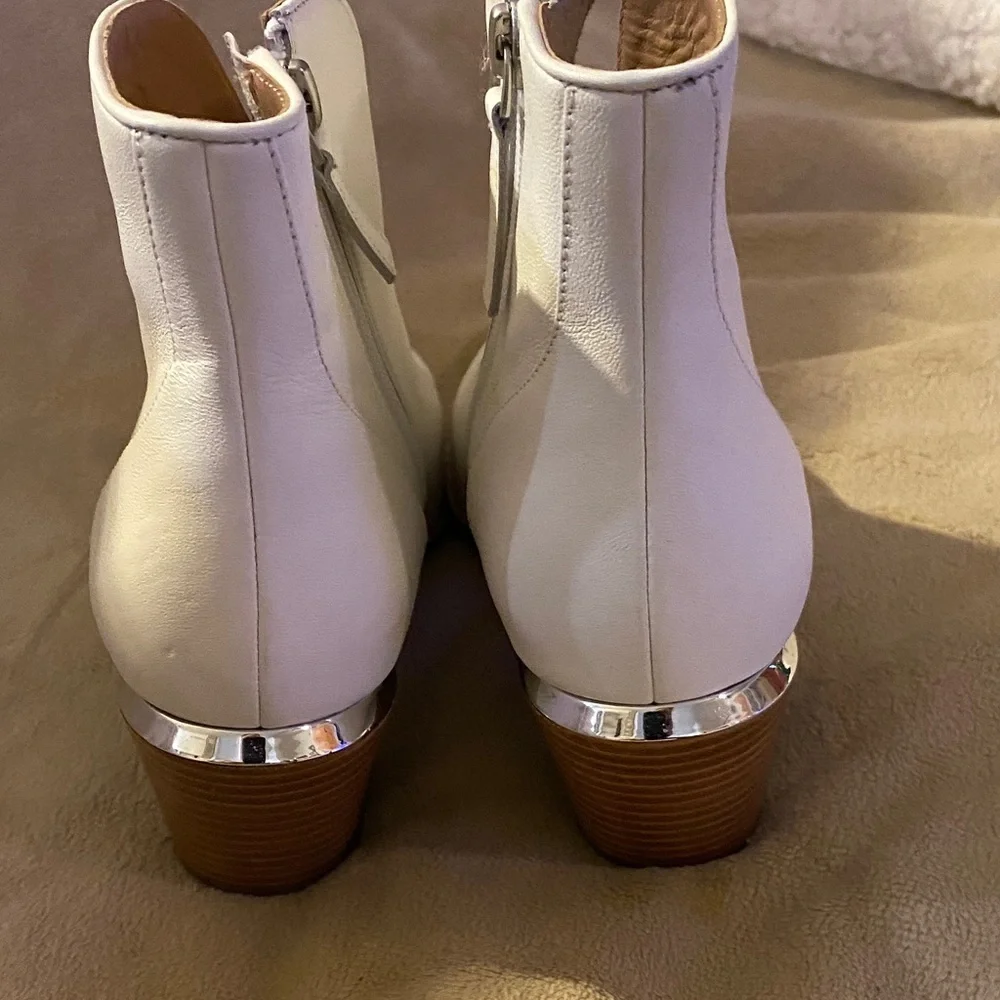 Sam Edelman step out